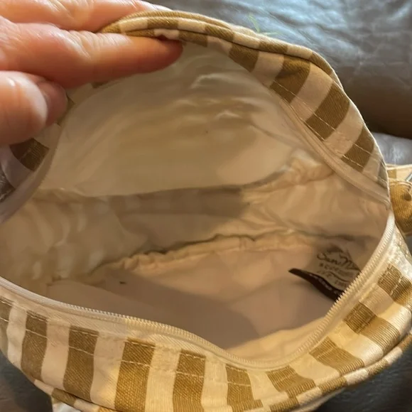Sun N Sand accessories tan/white stripped purse with Pineapple design - Picture 5 of 6